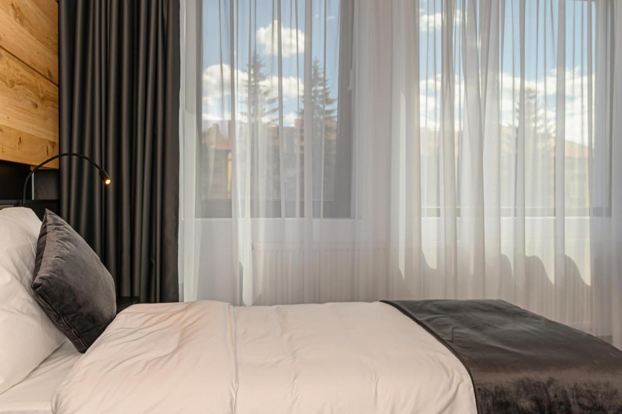 B The Hotel Sfântu-Gheorghe Esterno foto